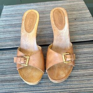 Aldo Leather Tan Sandals with Buckle and Wood Base and Heels Size 10